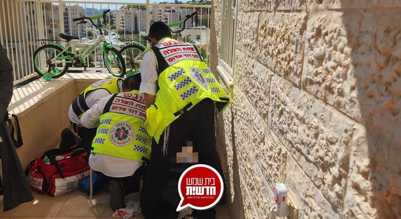 רחוב דובר שלום: מתקין מזגנים נפל מגובה - מצבו בינוני