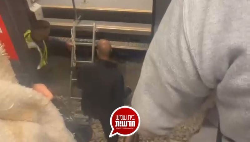 נסיעה שלא תשכח: הרכבת בדרך לבית שמש פגעה באדם שנהרג - הנוסעים ירדו בסולמות