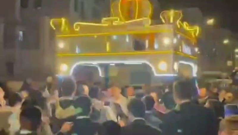 Introducing a spectacular Torah scroll to the 'Sages of Jerusalem'