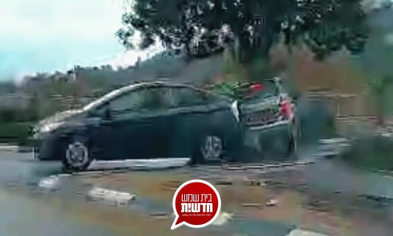 נֶס בכיכר: רכב החליק ועף לתוכה בתאונה חריגה • תיעוד דרמטי