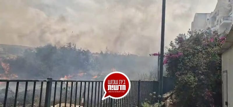 במקביל לשריפת הענק: אש פרצה צמוד לשכונת רמה ב' - 4 בניינים פונו