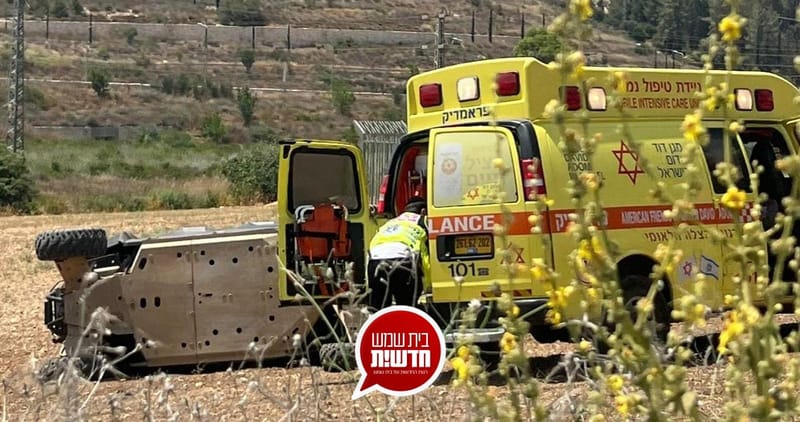 בכניסה לעיר: ארבעה נפגעים בהתהפכות טרקטורון - אבא במצב בינוני ושלושה ילדים קל