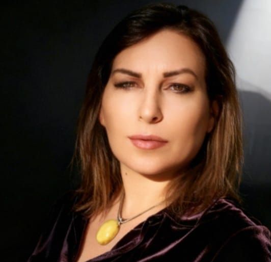 قبلةٌ...ما كفّتها تاء