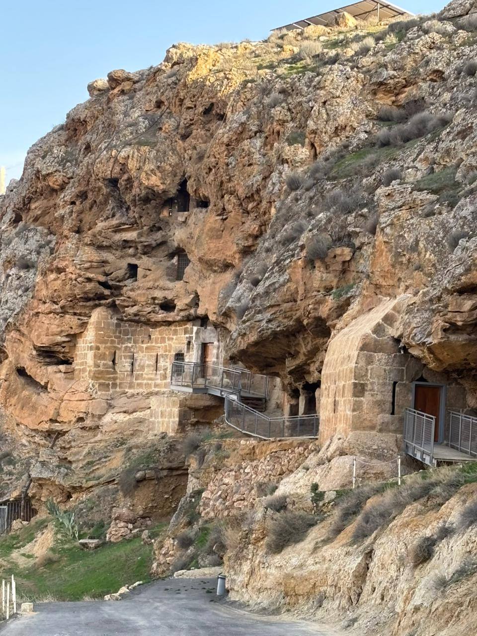 مناطق من لبنان - مغارة مار مارون الهرمل