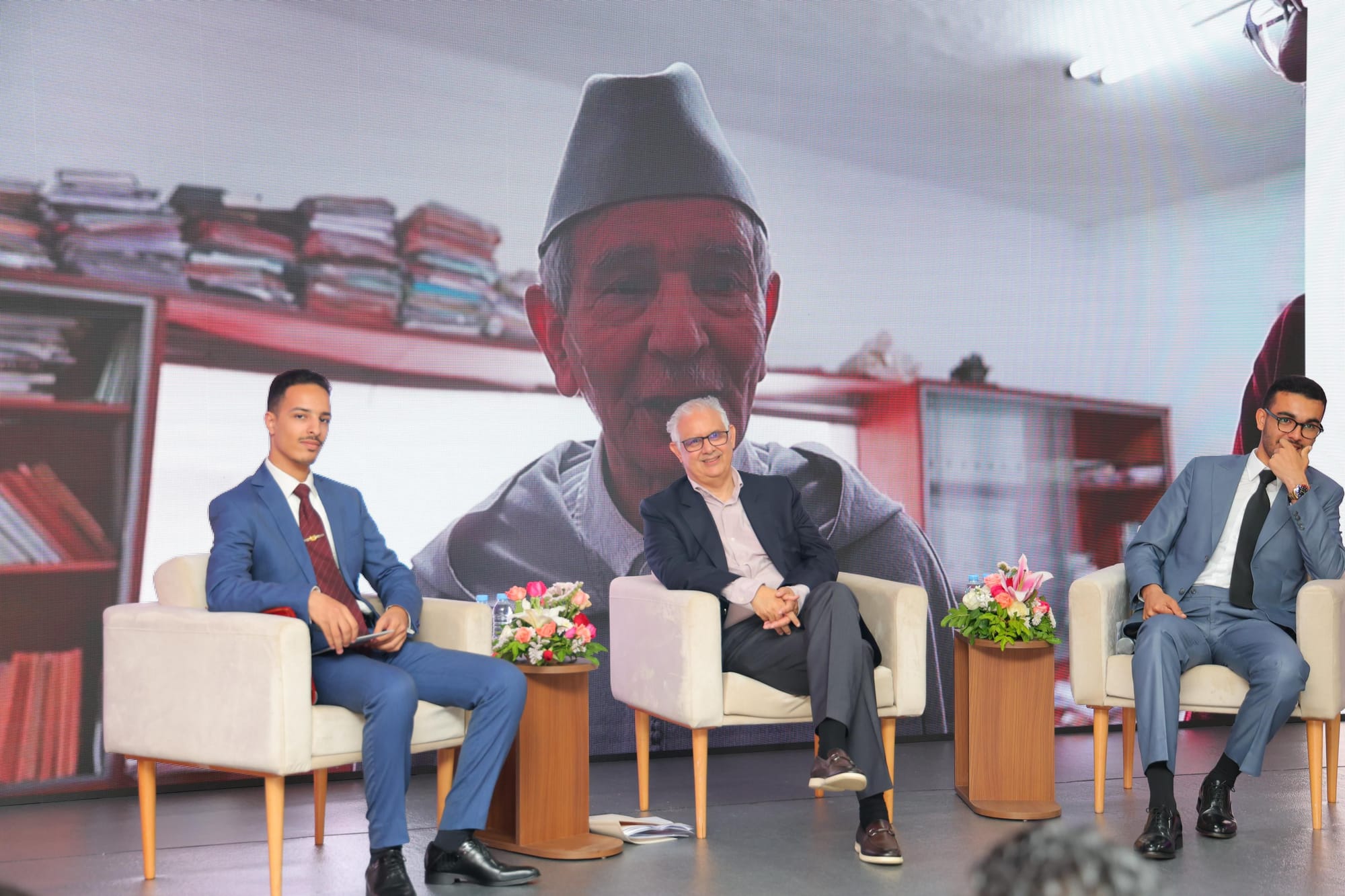 لقاء مفتوح تحت عنوان: "الشباب والسياسة"