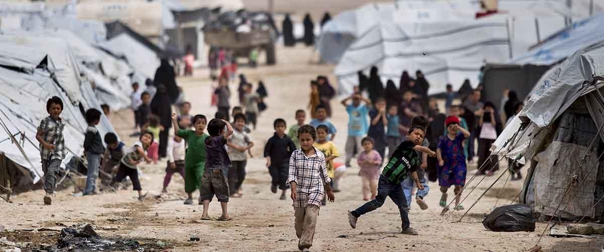 الأطفال في زمن الحروب… من يحمي طفولة لا تعرف معنى الحرب؟