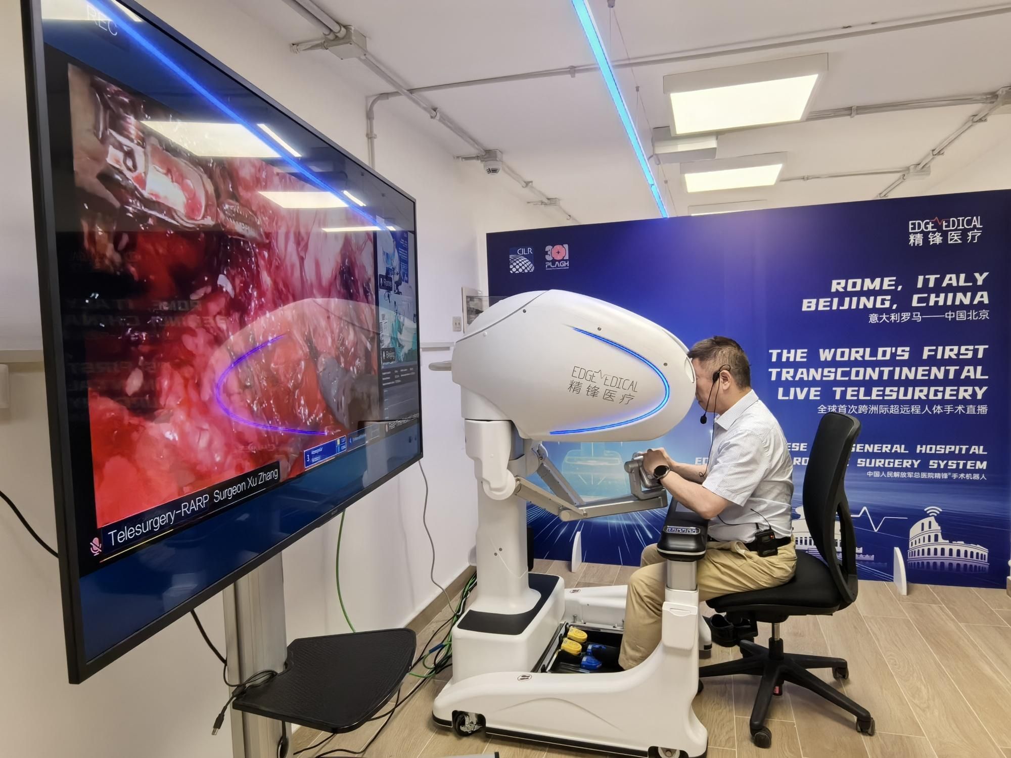 عندما يجري الطبيب عملية من قارة أخرى… الجراحة عن بُعد تفتح بابًا جديدًا للطب