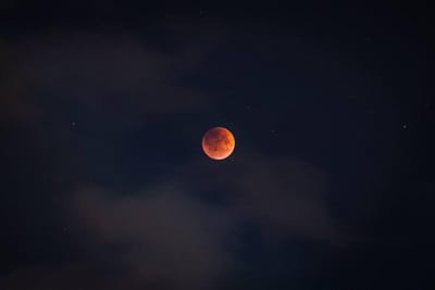 خسوف القمر المنتظر… 96% من القمر في ظل الأرض