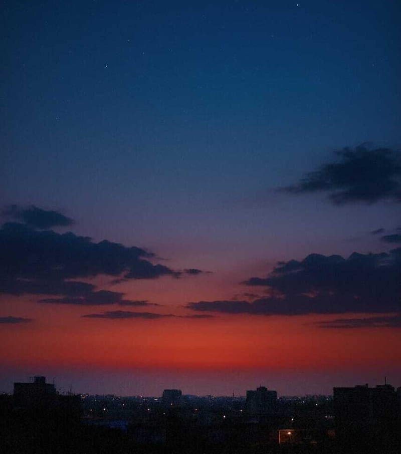 بَيْنَ الغُرُوبِ وَالظَّلَامِ 🍂