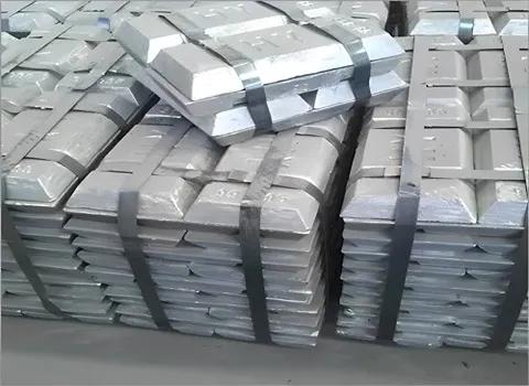 الحديد (Iron): معدن الحضارات وأساس التقدم البشري