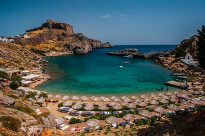 Οι καλύτερες παραλίες στη Ρόδο που μπορείτε να επισκεφθείτε με αυτοκίνητο