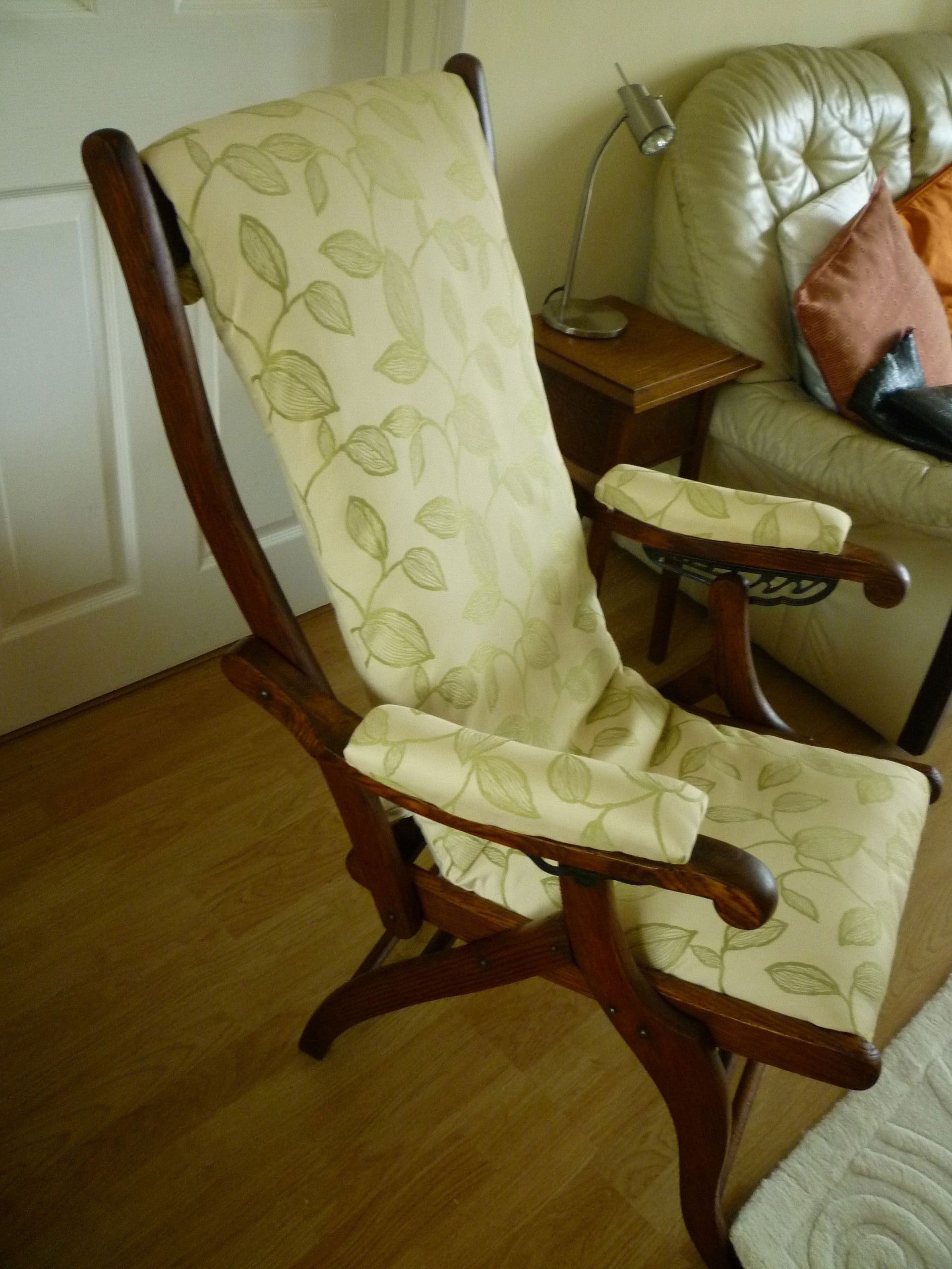 ROCKING ARM CHAIR