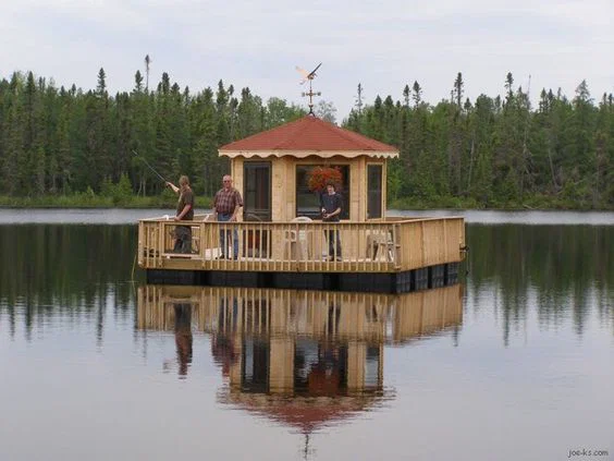 Floating tiki bar vessel