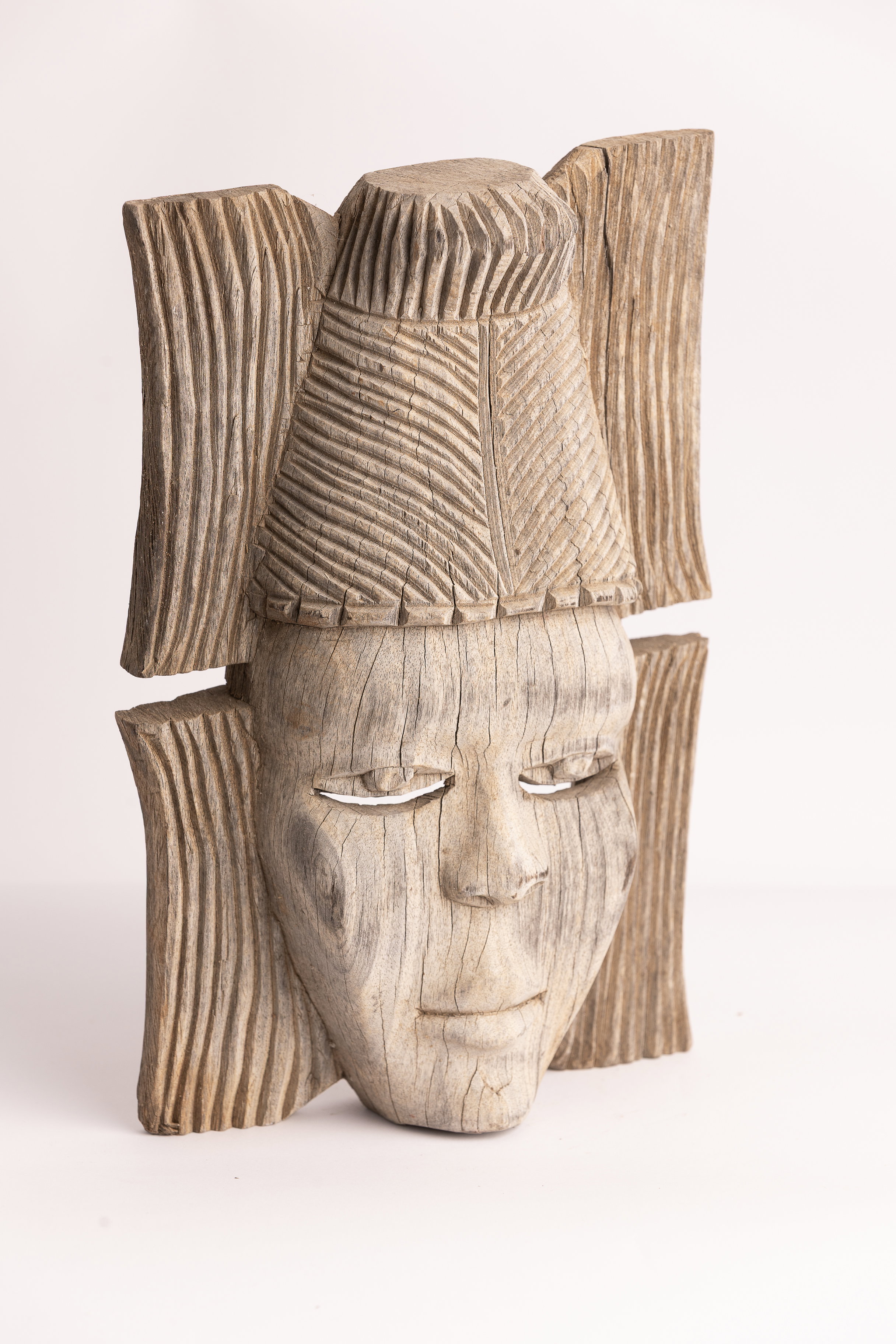 Photographing sculptures in tap/wood