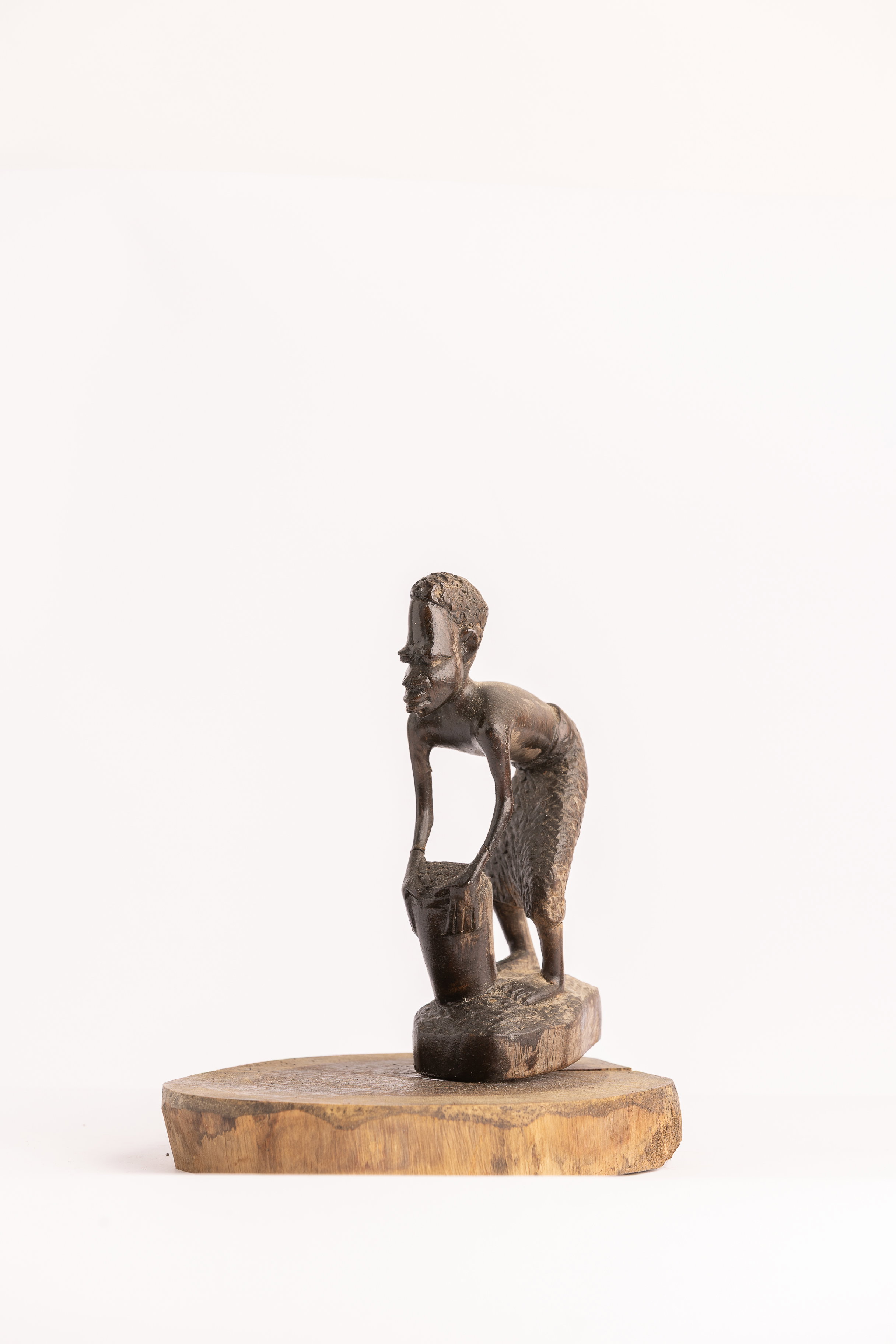 Photographing sculptures in tap/wood