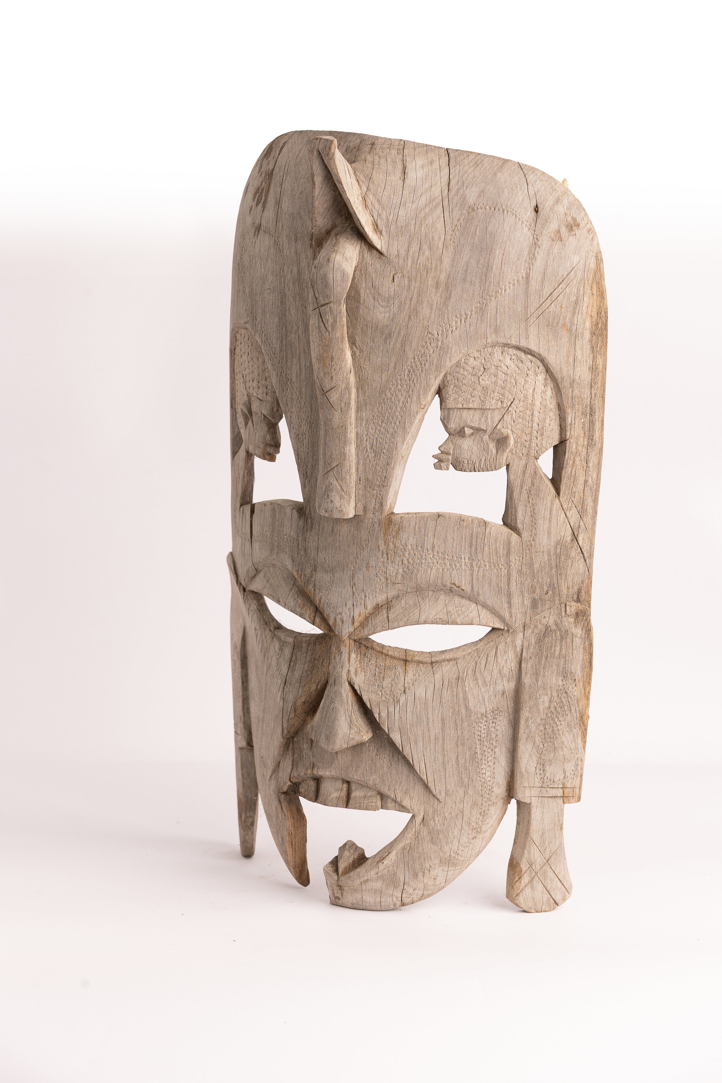 Photographing sculptures in tap/wood