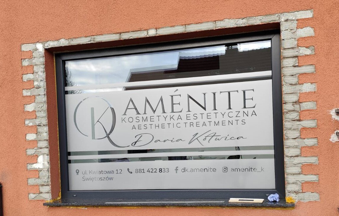 Covering shop windows with foil