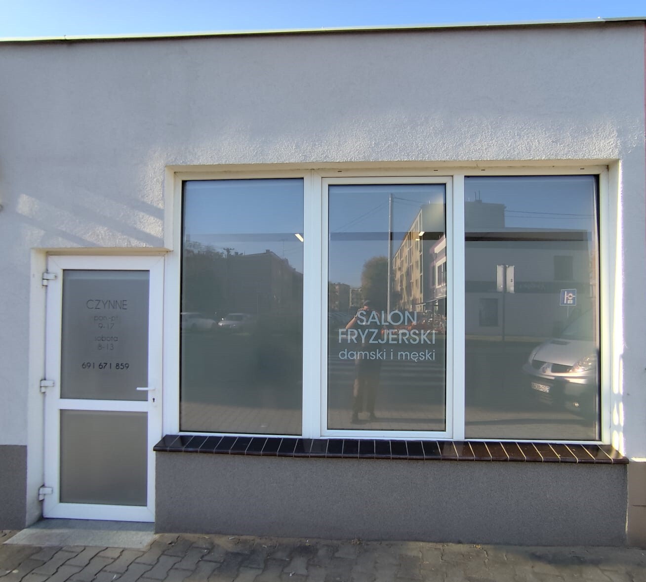 Covering shop windows with foil