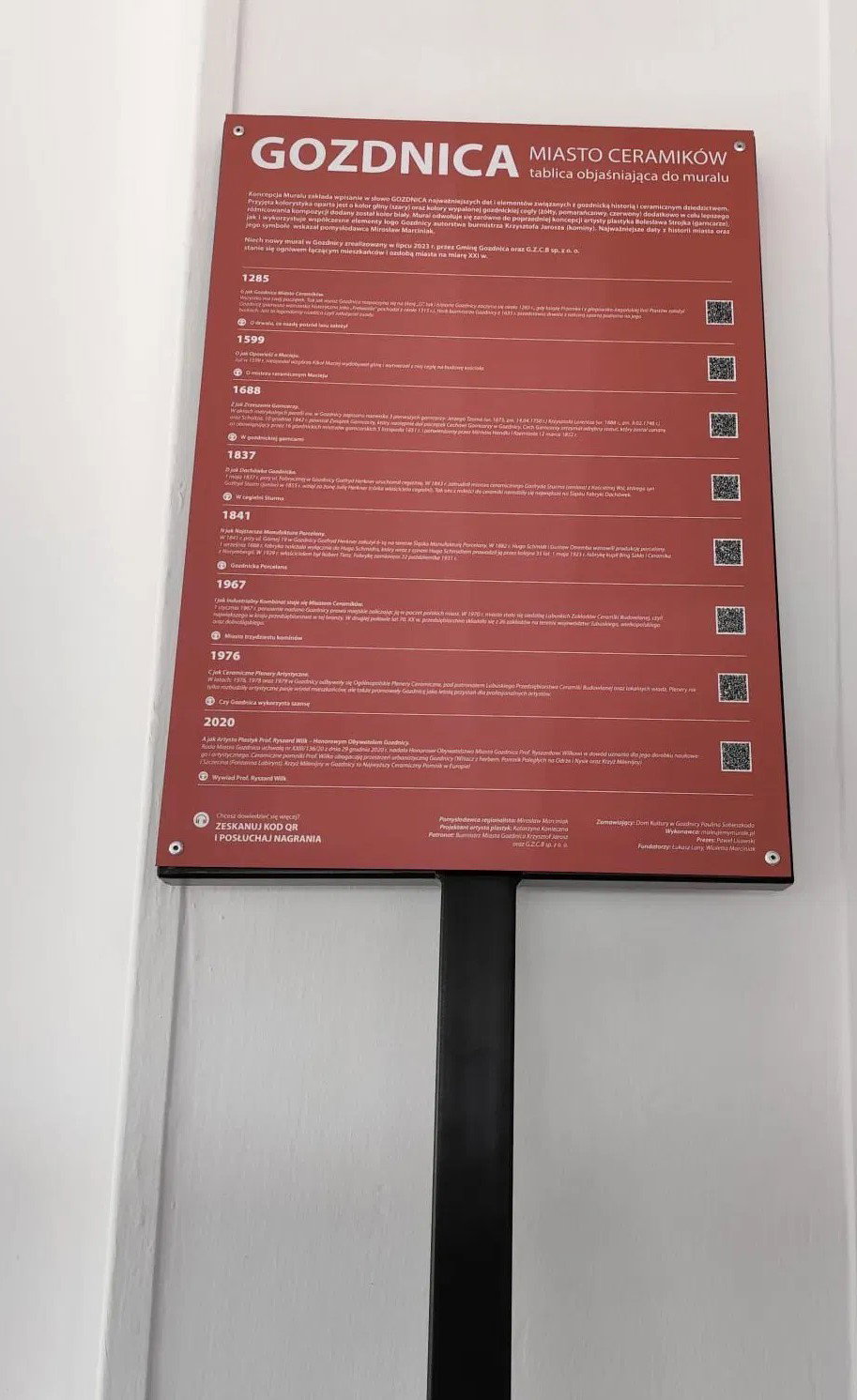 Advertising boards