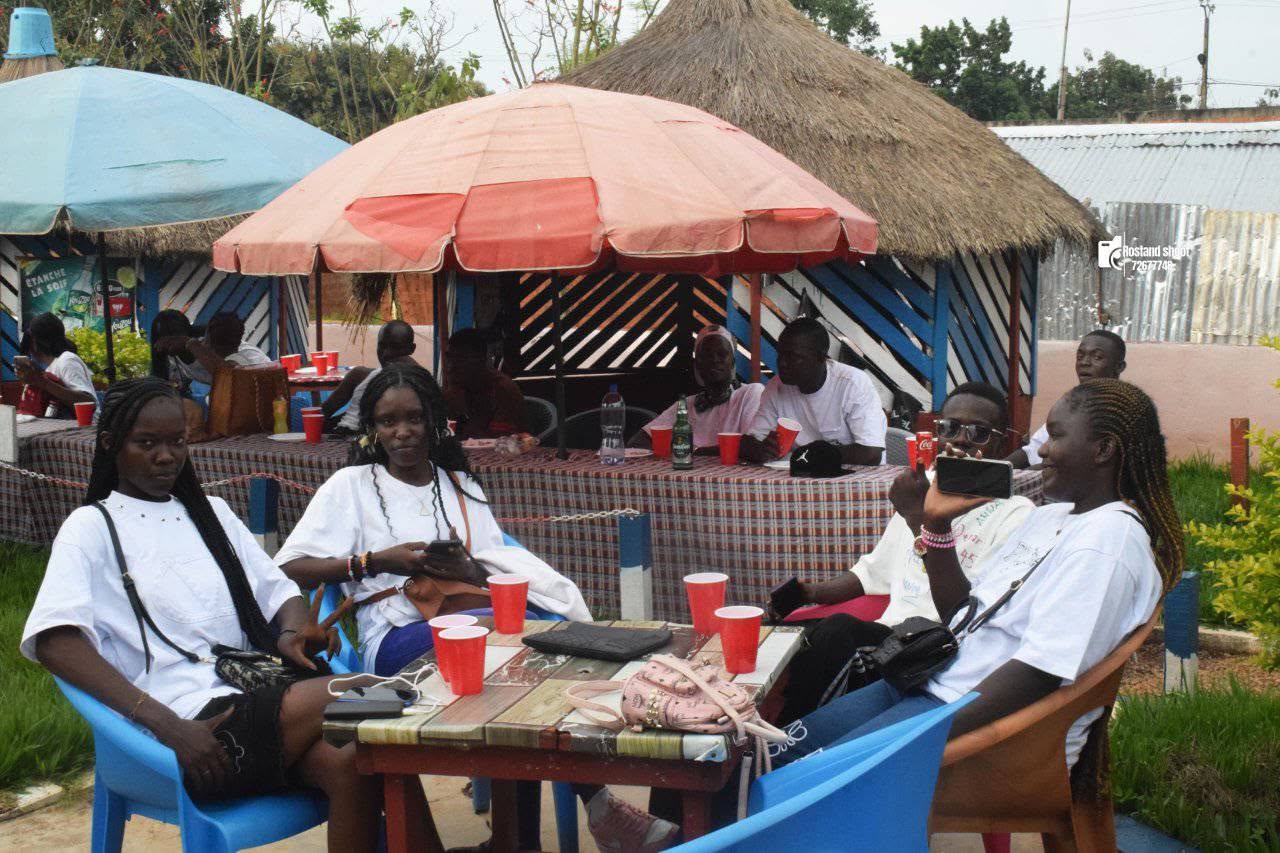 GUTSCHOOL sluit die akademiese jaar af met 'n vriendelike piekniek in Boali (8 Oktober 2025)