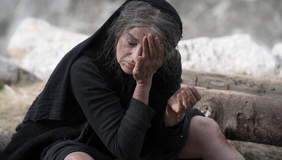 "A work that strikes the viewer to wake them up from their slumber. No horror movie can do what Eva Nathena does here." -- Ritter Fan writing for Plano Crítico”