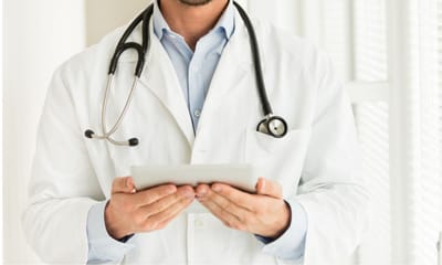 دليل الأطباء المتخصصين في مصر: أفضل الأطباء في مجالات الأطفال والتجميل والتغذية والنطق