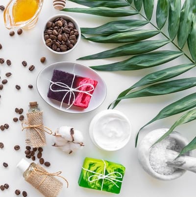 منتجات طبيعية للعناية بالبشرة – الخيار الأفضل لبشرة صحية