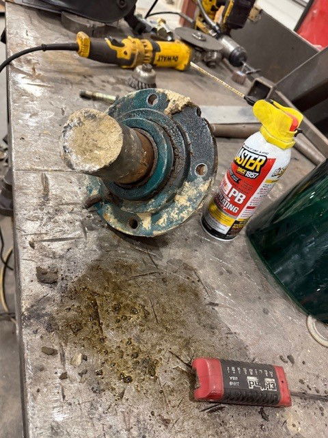 Broken shaft from a compaction wheel