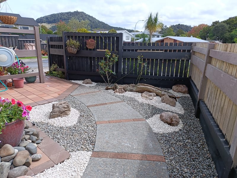 Exposed Aggregate concrete and Paving Pathway
