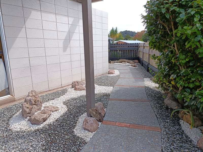 Exposed Aggregate concrete and Paving Pathway