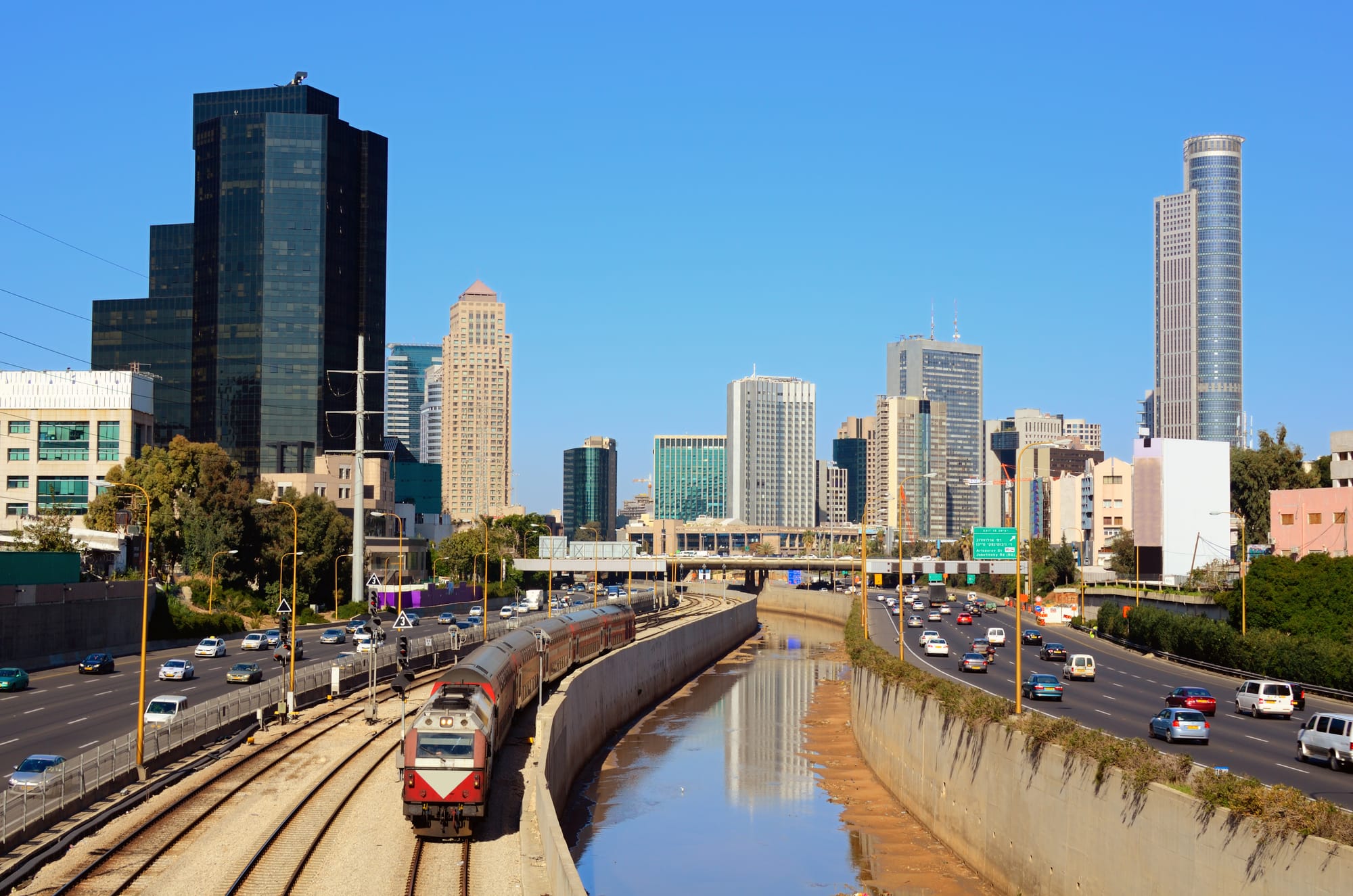 פסק דין לטובת נציגות הבית המשותף: חובות דמי ניהול בסך 328,896 ש״ח