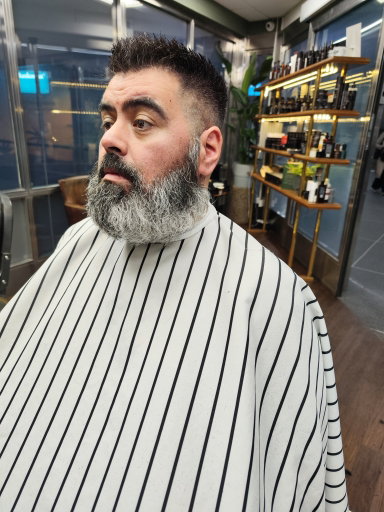 Discover Expert Hair and Beard Styling at Old Fashioned Barbershop – Razor Cuts and Shaves Like Never Before