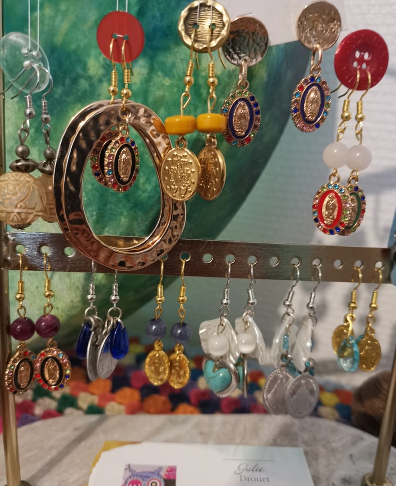 Boucles d'oreilles fantaisie à adopter