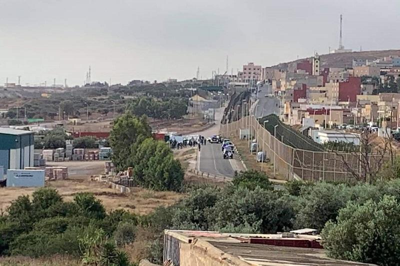 الشرطة المغربية توسّع انتشارها على الحدود تحسباً لهجرة جماعية نحو سبتة