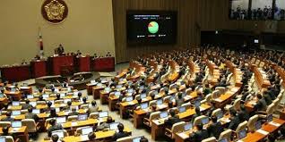 كوريا الجنوبية: البرلمان يصوت لصالح عزل الرئيس الكوري من منصبه