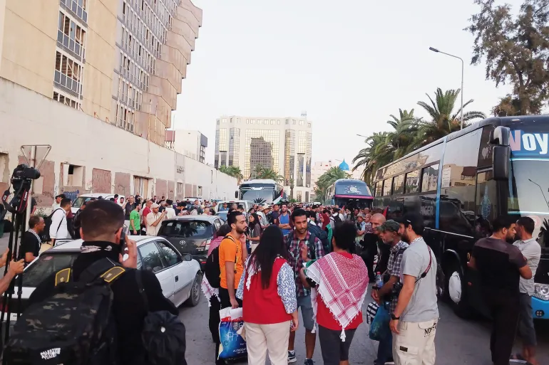 توقيف أكثر من 200 ناشط أجنبي في القاهرة قبيل انطلاق "المسيرة العالمية إلى غزة"