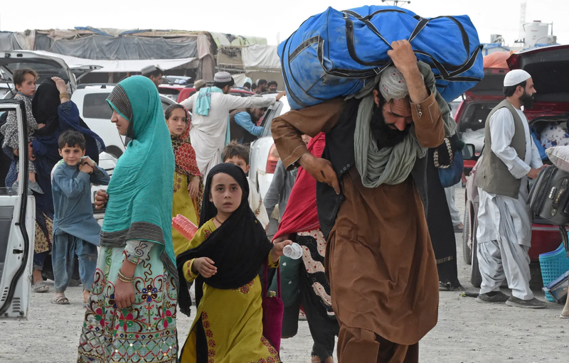 موجة ترحيل جماعي .. أكثر من 230 ألف مهاجر أفغاني غادروا إيران نحو بلادهم