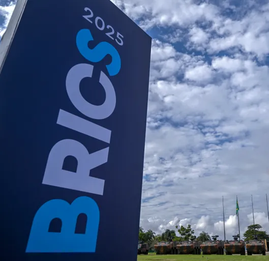 قمة "بريكس" .. ترامب يُهدّد دول المجموعة برسوم جديدة