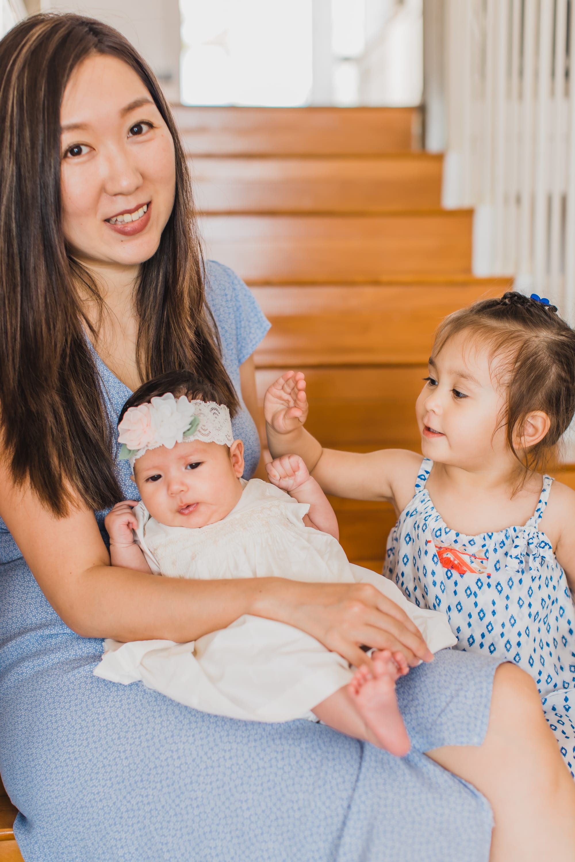 Different from the traditional posed or studio session. I capture your family as you are. Your Babies are born perfect just as they are, I believe they should never be placed in any unnatural positions during their photoshoots.