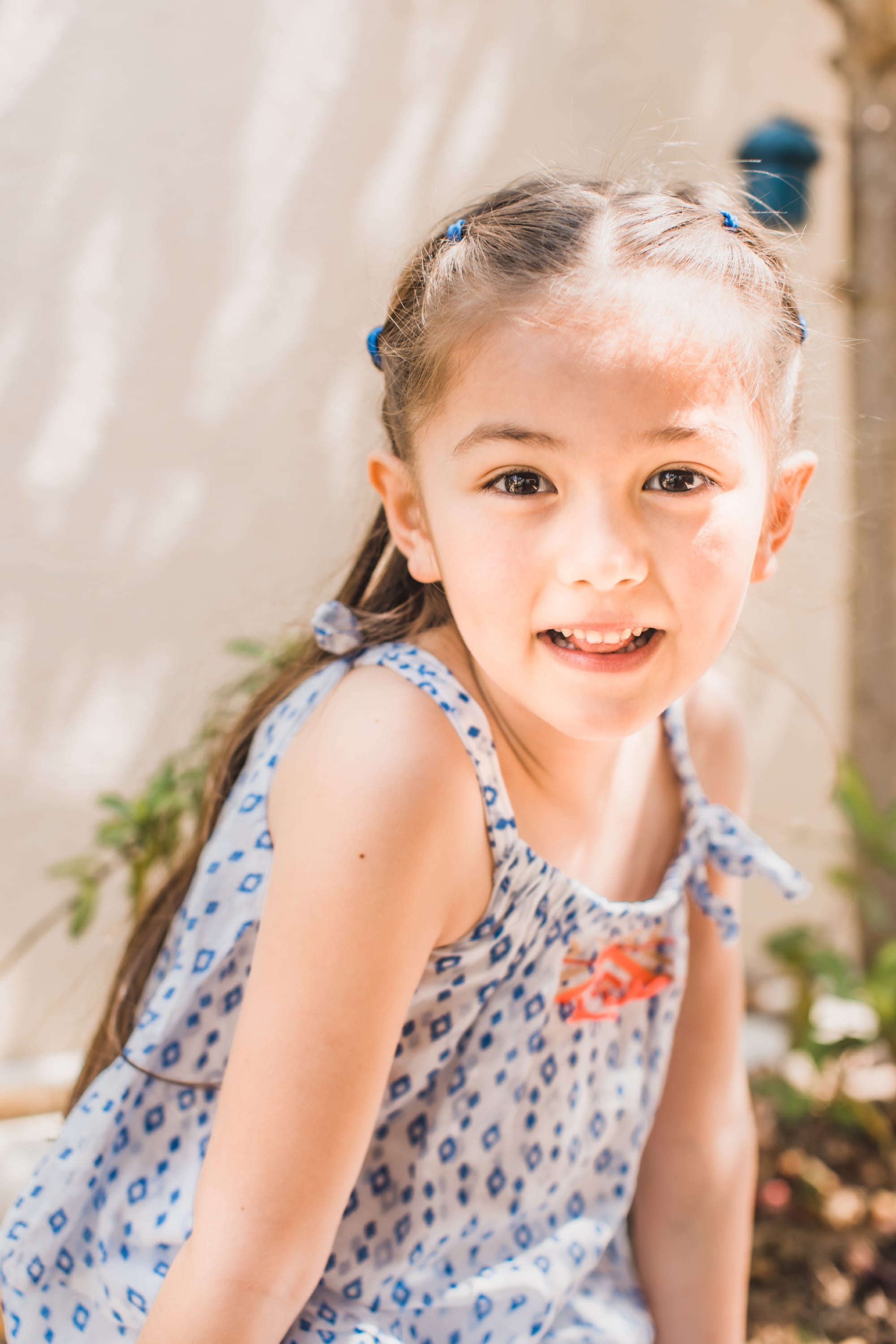 Different from the traditional posed or studio session. I capture your family as you are. Your Babies are born perfect just as they are, I believe they should never be placed in any unnatural positions during their photoshoots.