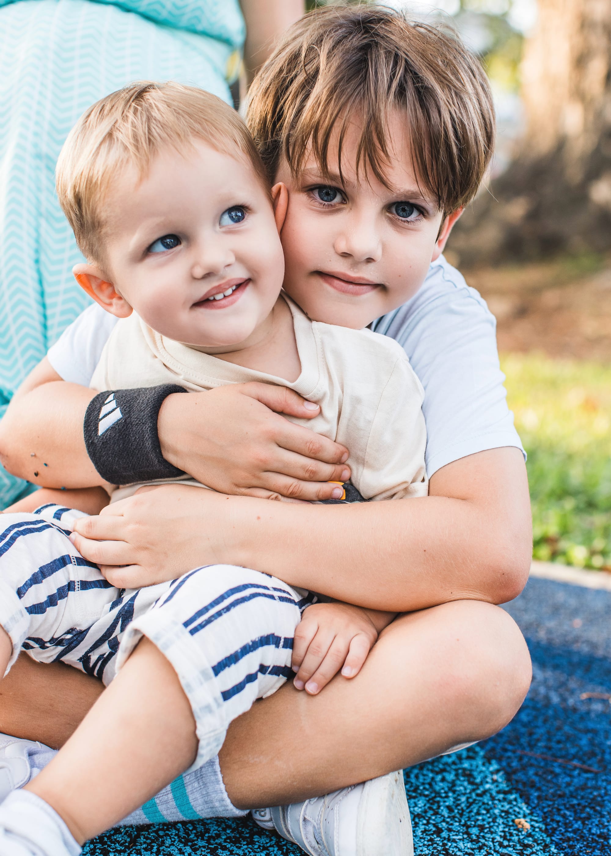 Different from the traditional posed or studio session. I capture your family as you are. Your Babies are born perfect just as they are, I believe they should never be placed in any unnatural positions during their photoshoots.