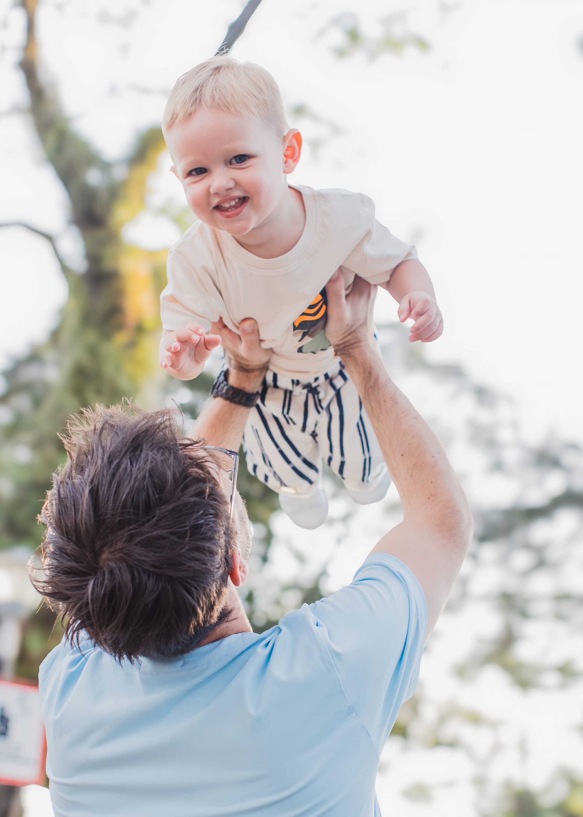 Different from the traditional posed or studio session. I capture your family as you are. Your Babies are born perfect just as they are, I believe they should never be placed in any unnatural positions during their photoshoots.