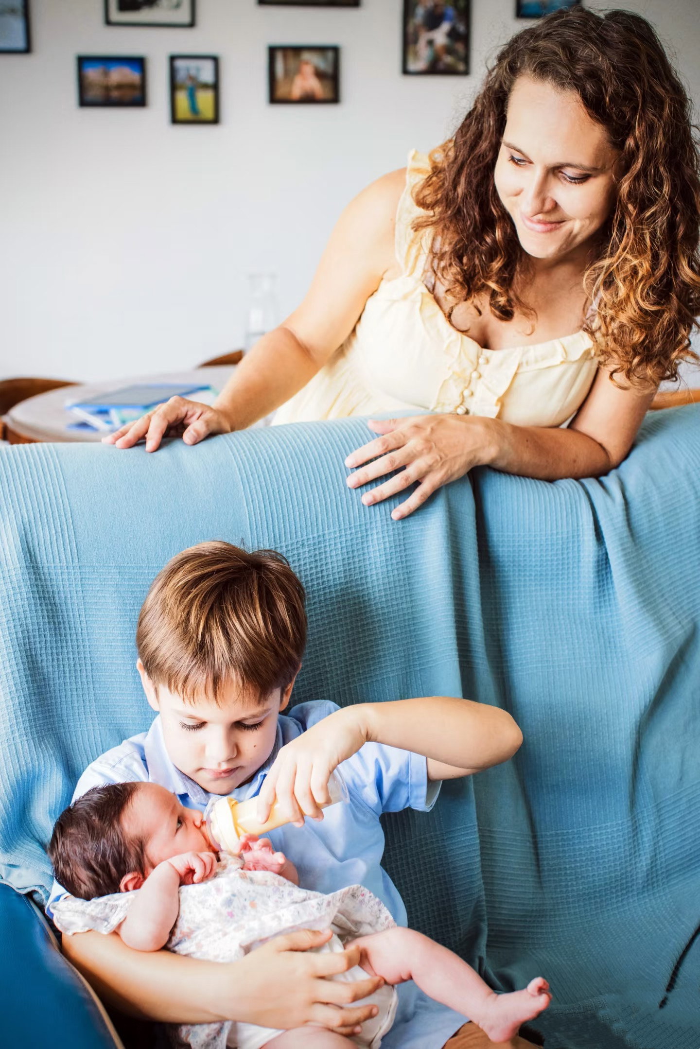 Different from the traditional posed or studio session. I capture your family as you are. Your Babies are born perfect just as they are, I believe they should never be placed in any unnatural positions during their photoshoots.