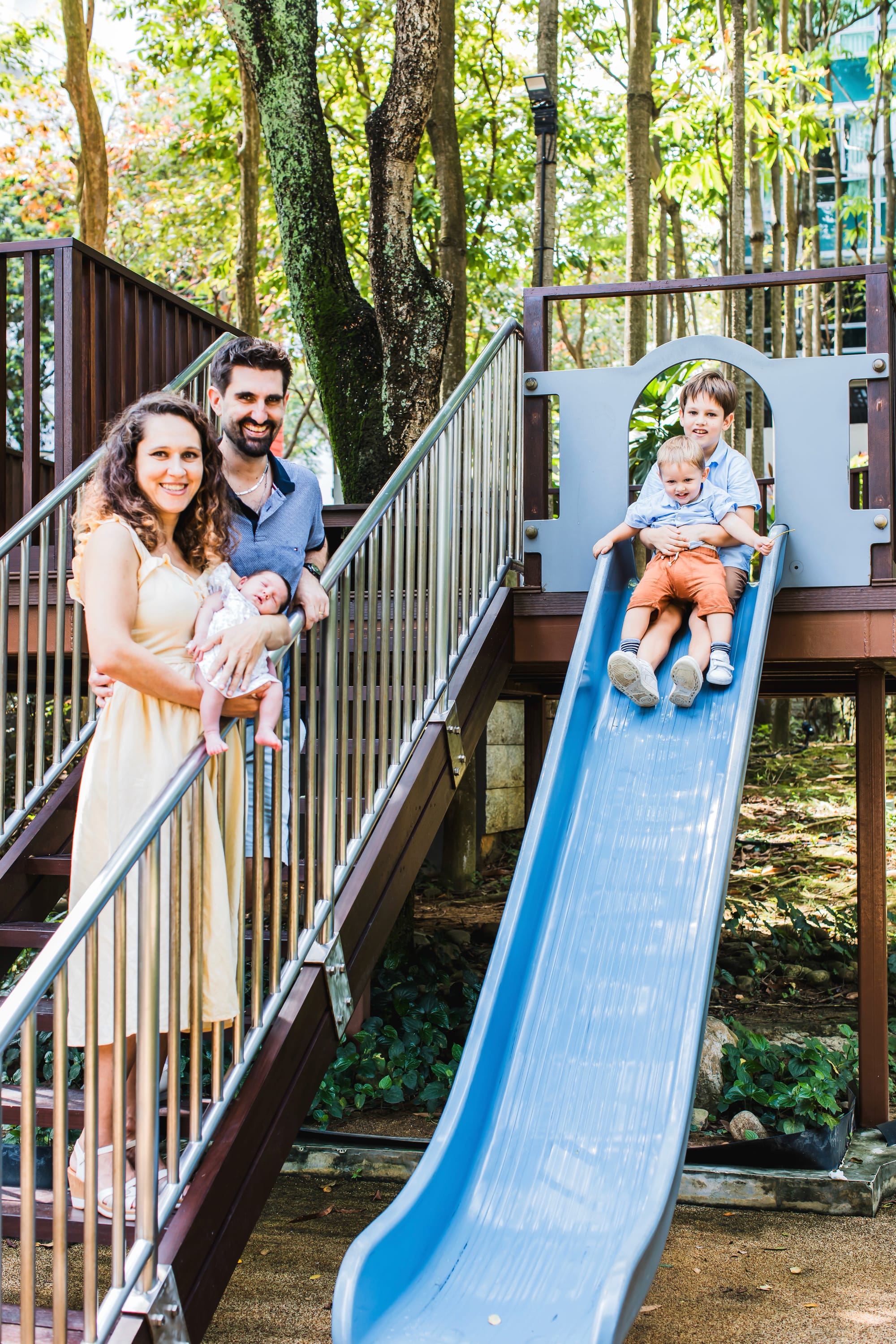 Different from the traditional posed or studio session. I capture your family as you are. Your Babies are born perfect just as they are, I believe they should never be placed in any unnatural positions during their photoshoots.