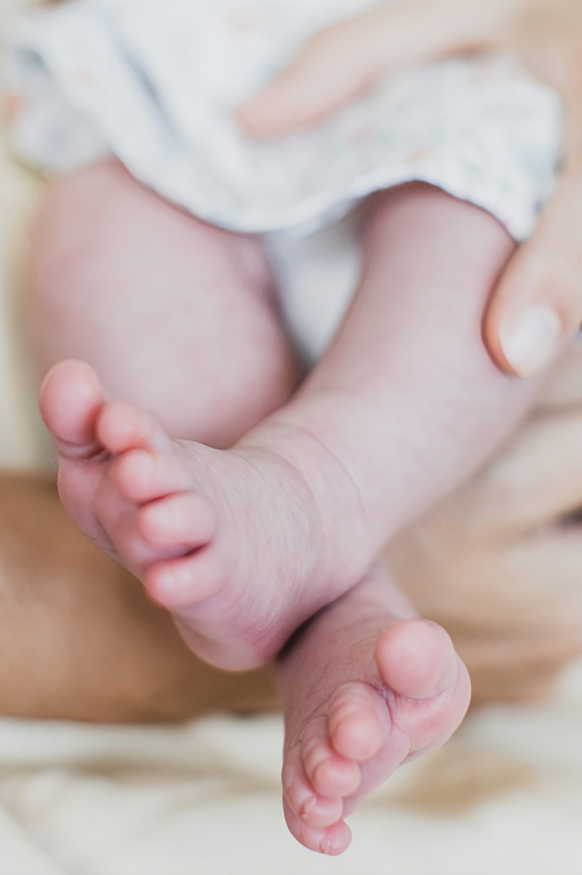 Different from the traditional posed or studio session. I capture your family as you are. Your Babies are born perfect just as they are, I believe they should never be placed in any unnatural positions during their photoshoots.