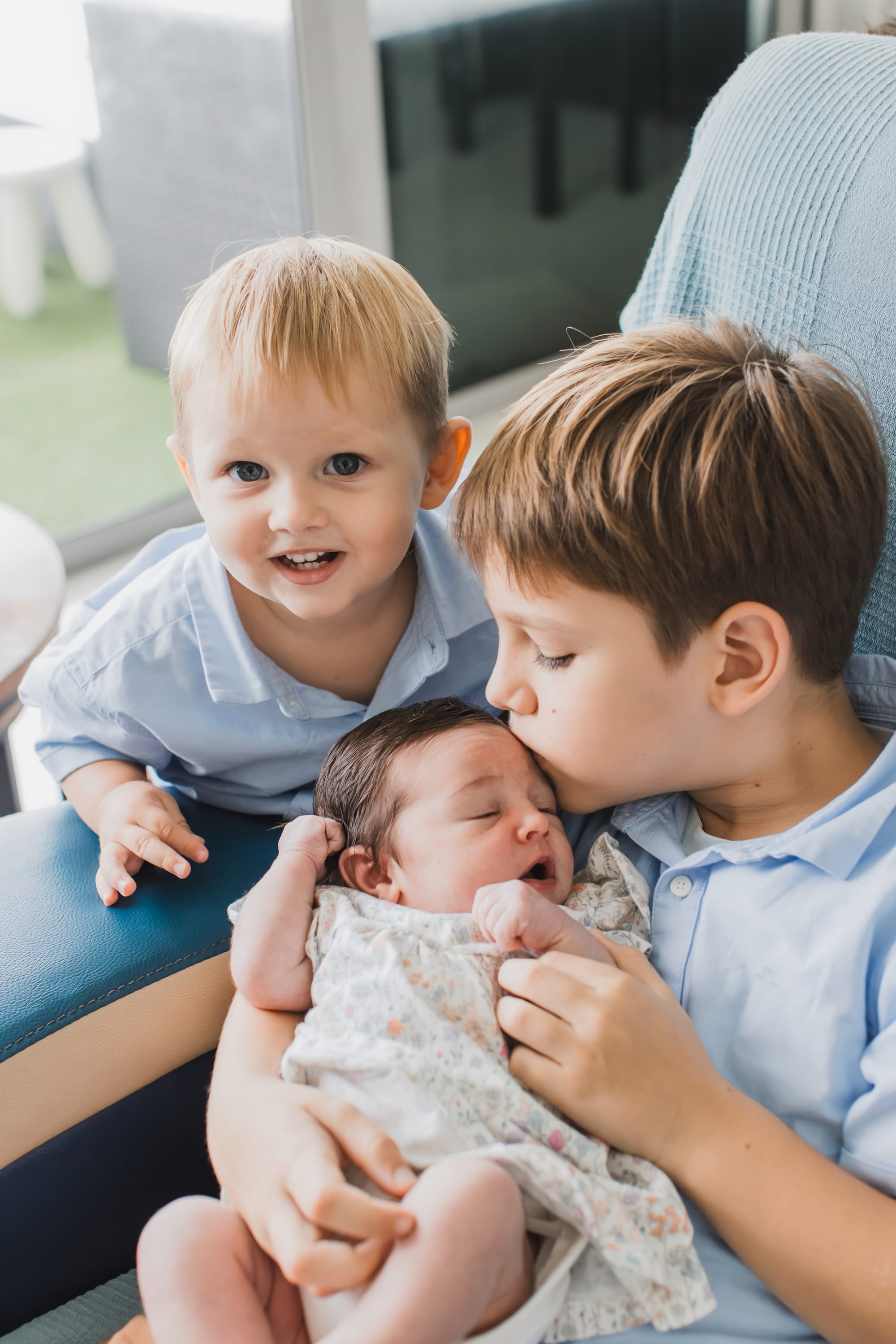 Different from the traditional posed or studio session. I capture your family as you are. Your Babies are born perfect just as they are, I believe they should never be placed in any unnatural positions during their photoshoots.
