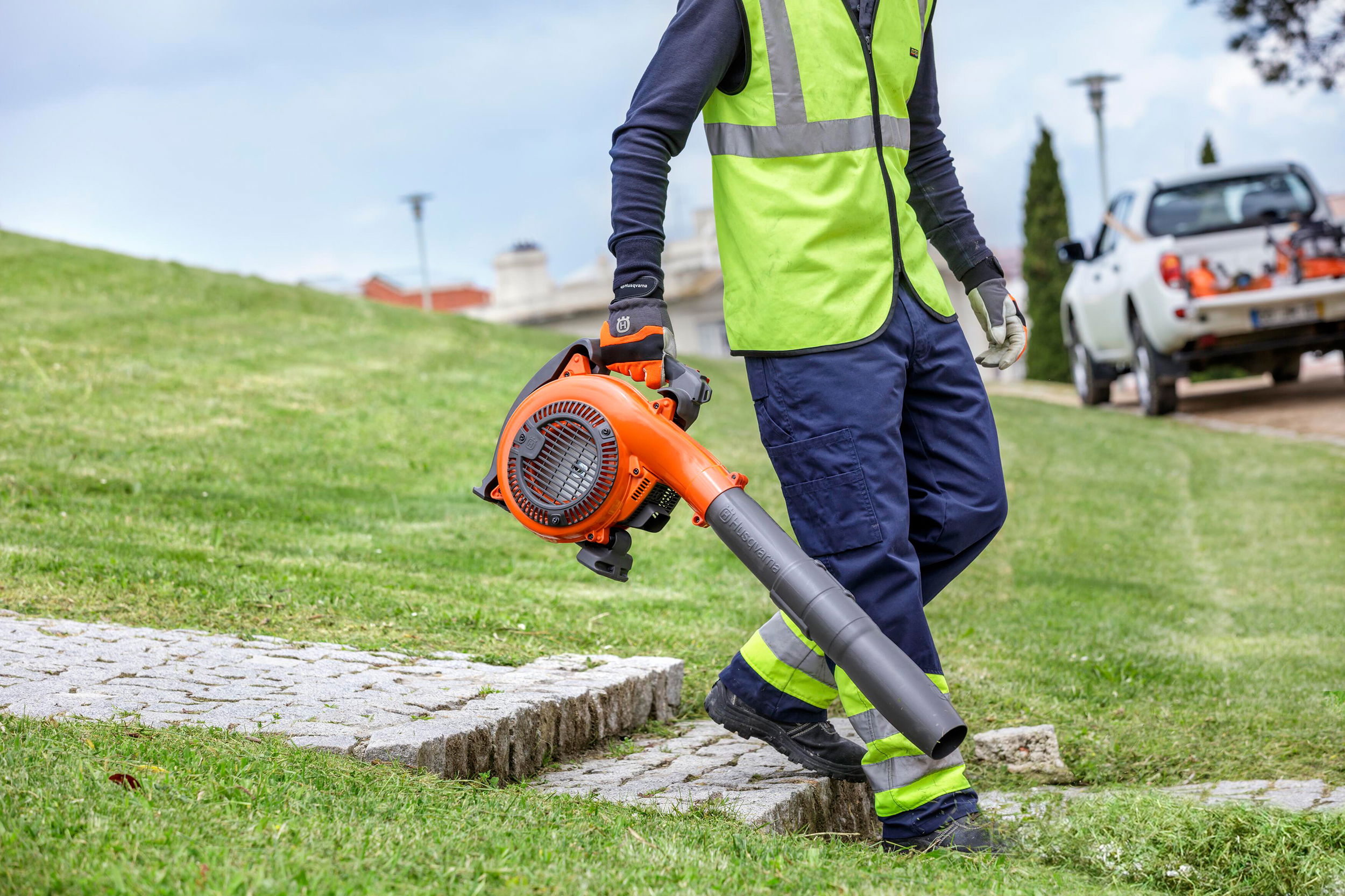 Rychlý úklid s foukači Husqvarna