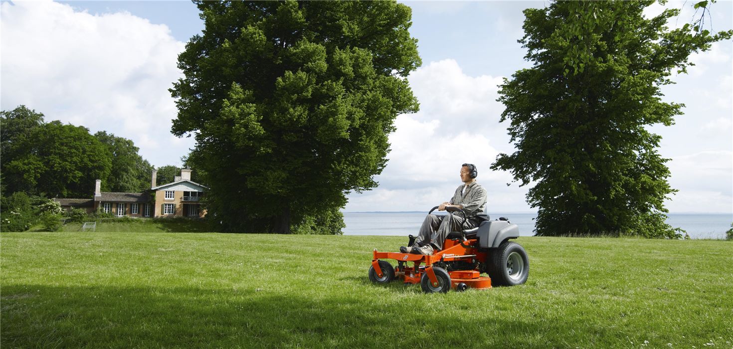 Žací stroje s nulovým poloměrem otáčení Husqvarna