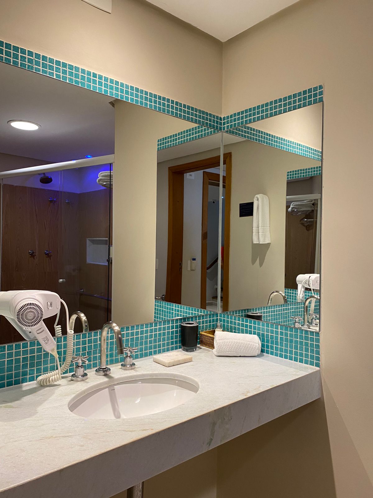 PISO INFERIOR ACESSÍVEL PARA HÓSPEDES COM MOBILIDADE REDUZIDA