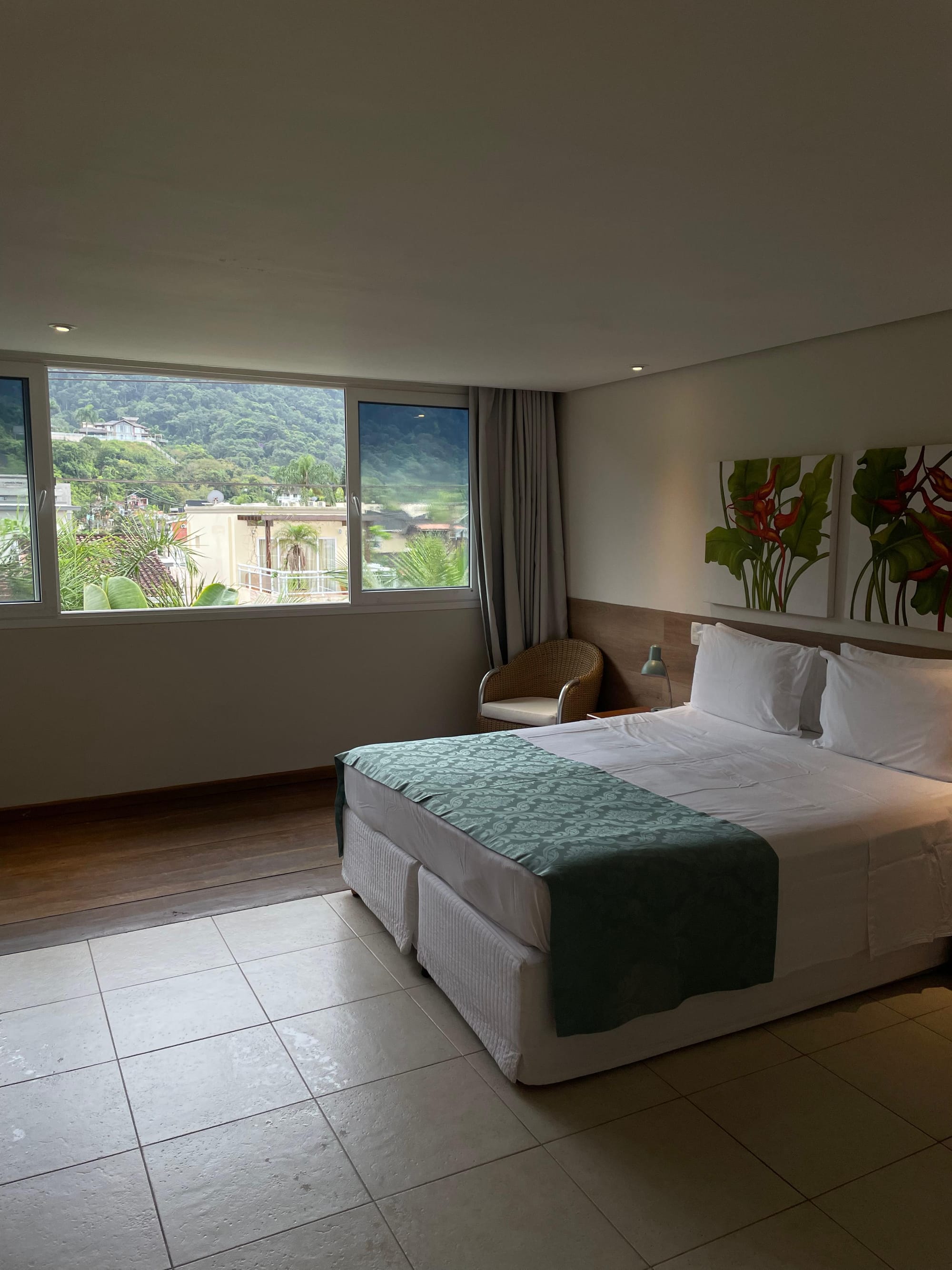 PISO SUPERIOR COM VISTA PARA MONTANHA